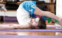 Какие упражнения нельзя делать при сколиозе: список противопоказаний при заболевании