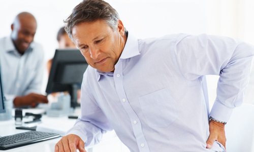 Геморрой — достаточно распространенное заболевание, при котором нередко болит поясница