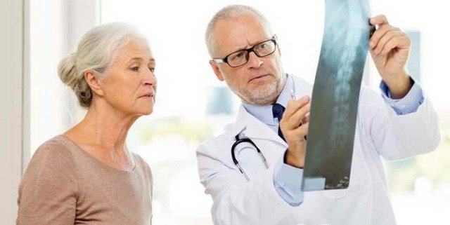 К какому врачу обращаться при грыже позвоночника