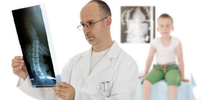 К какому врачу обращаться при грыже позвоночника