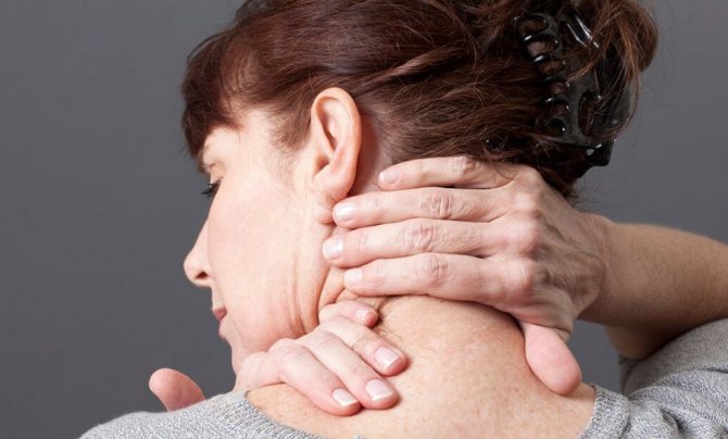 Отложение солей на шее