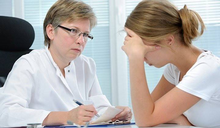 Пациентка на приеме у невропатолога