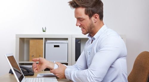 У мужчины свело руку