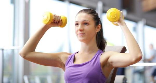 девушка с гвнтелями