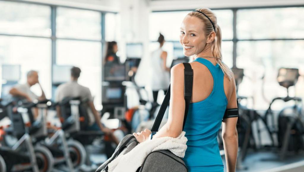 Девушка в спортзале