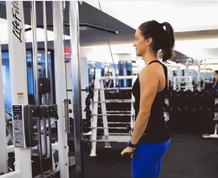 Тяга руками в блоке