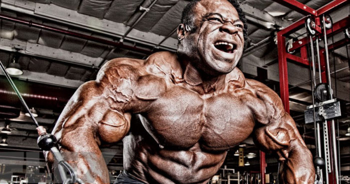 Очень накаченный мужчина