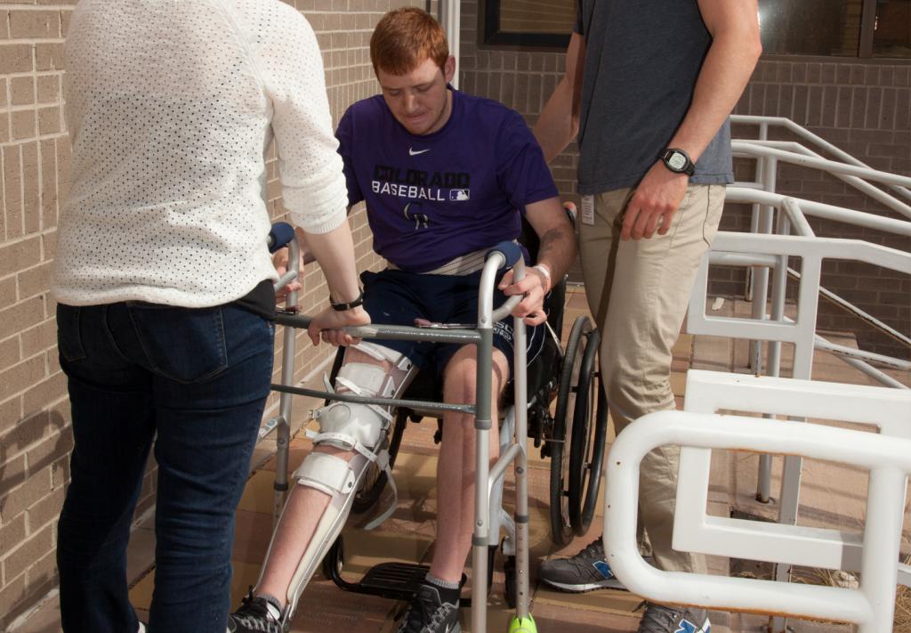 Подъем с фиксатором на ноге