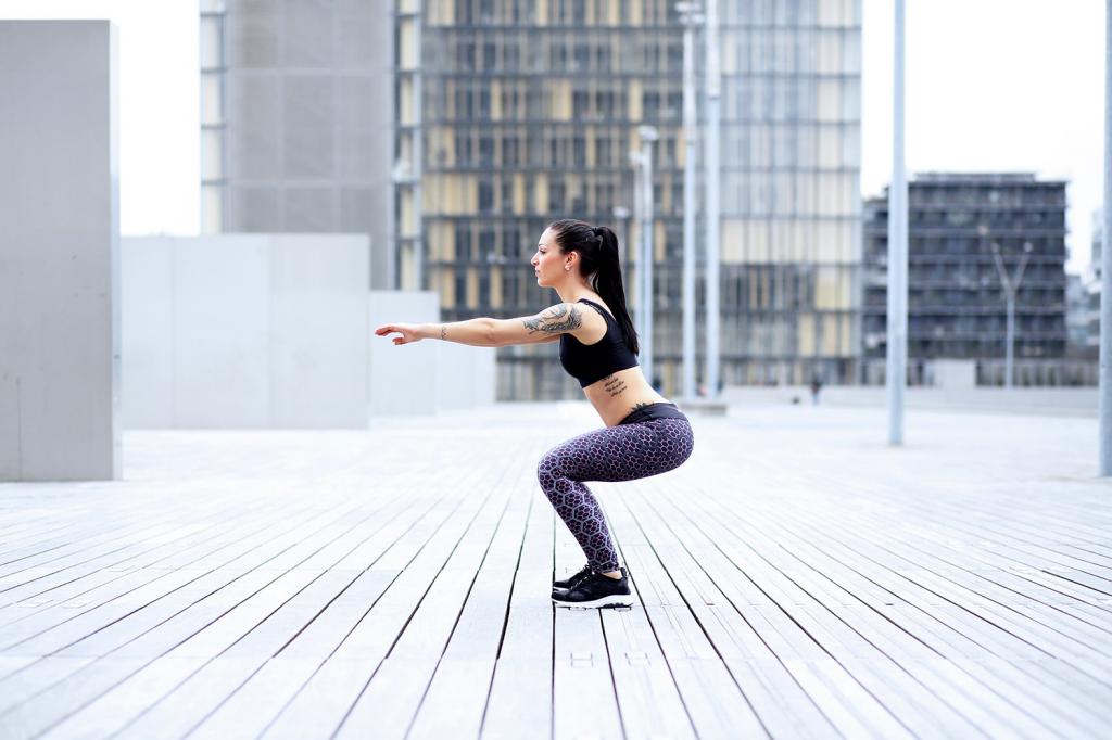 выполнение приседаний