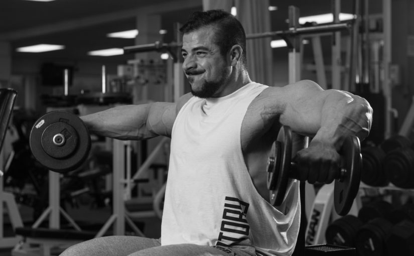 прокачка дельт сидя