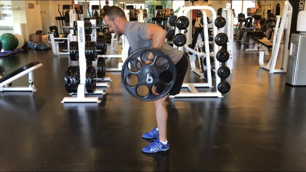 Тяга штанги стоя