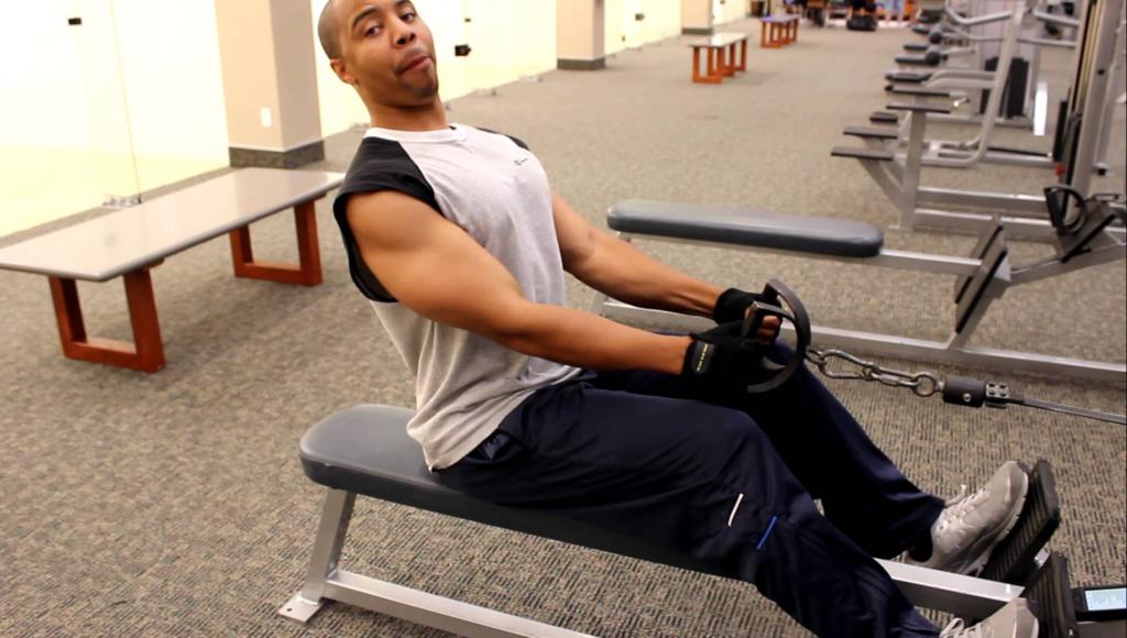 выполнение с прямой спиной