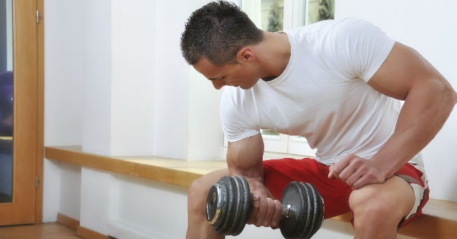 Упражнение на бицепс