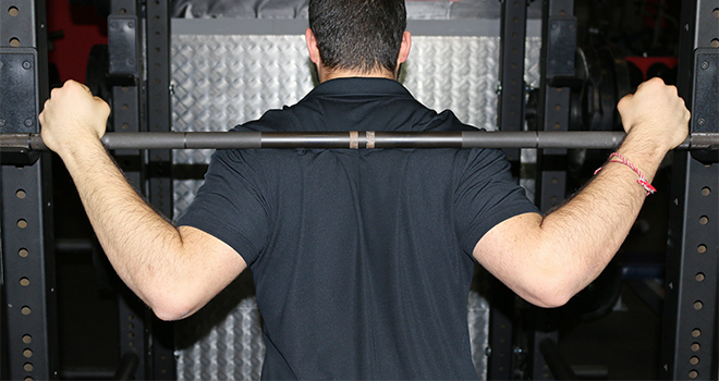 качаем спину штангой