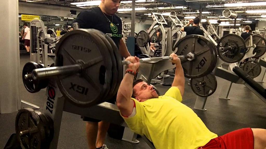 Жим на наклонной скамье