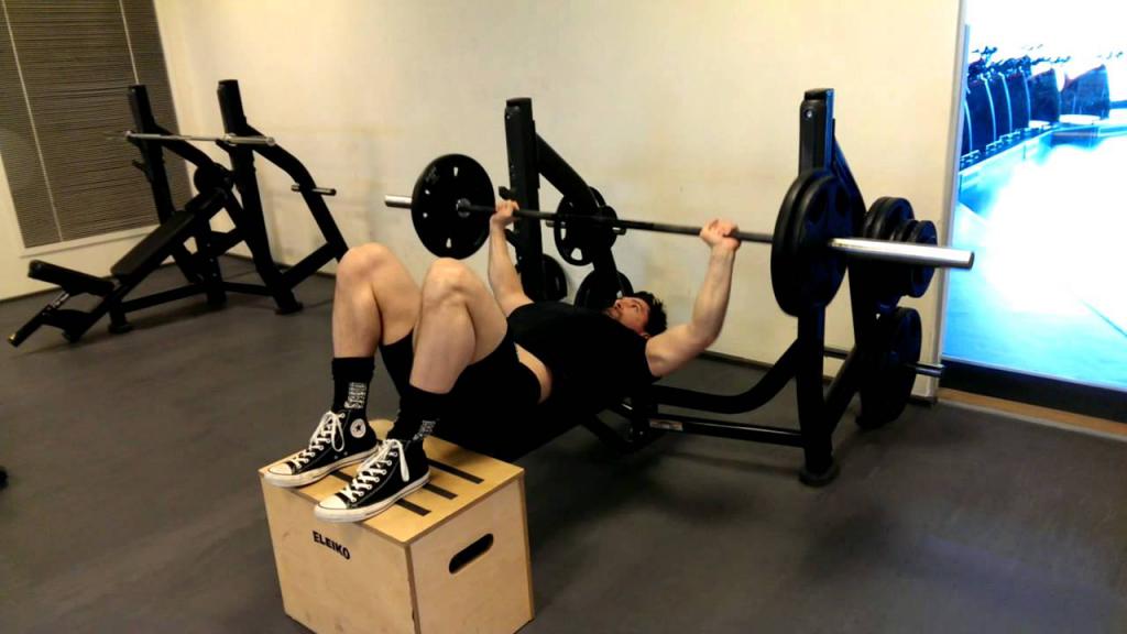 Упражнения на грудные мышцы