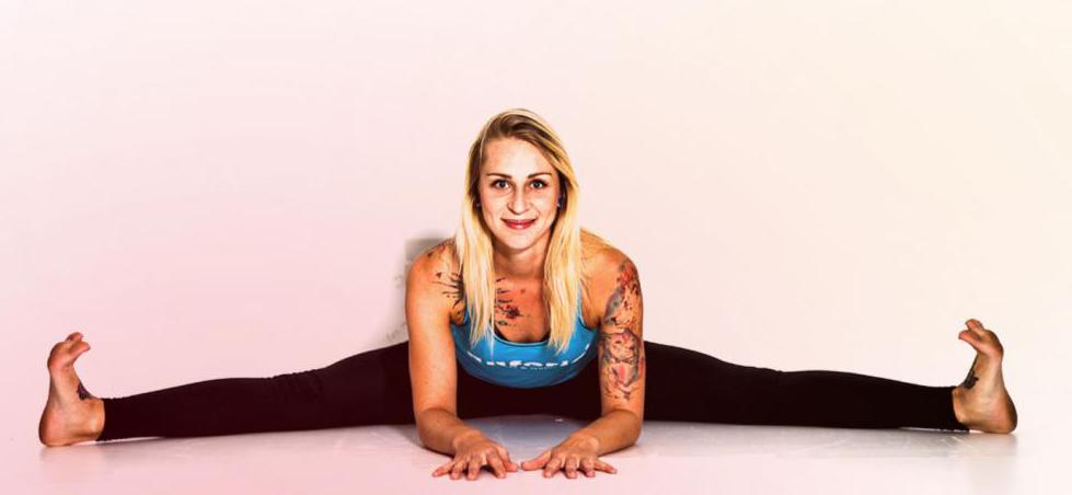 выполнение растяжки после ягодиц