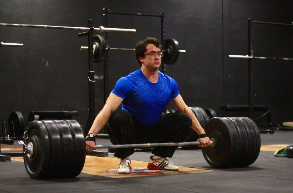 Тренировка на силу в спортзале