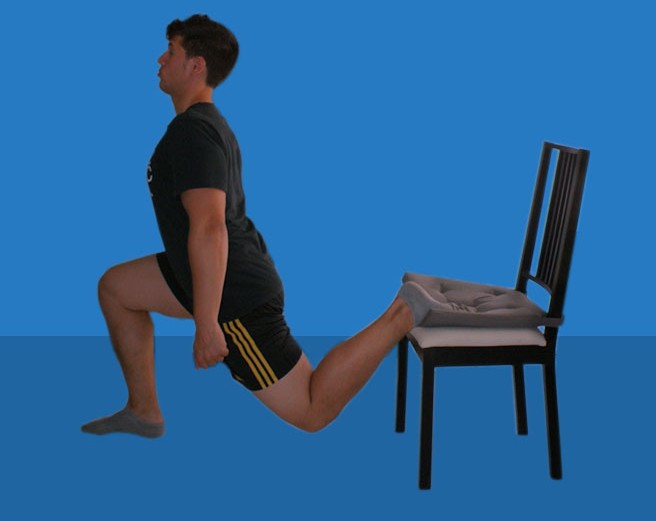 Использование стула для приседаний