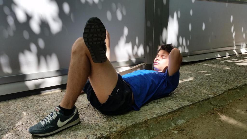 Упражнение на брюшной пресс