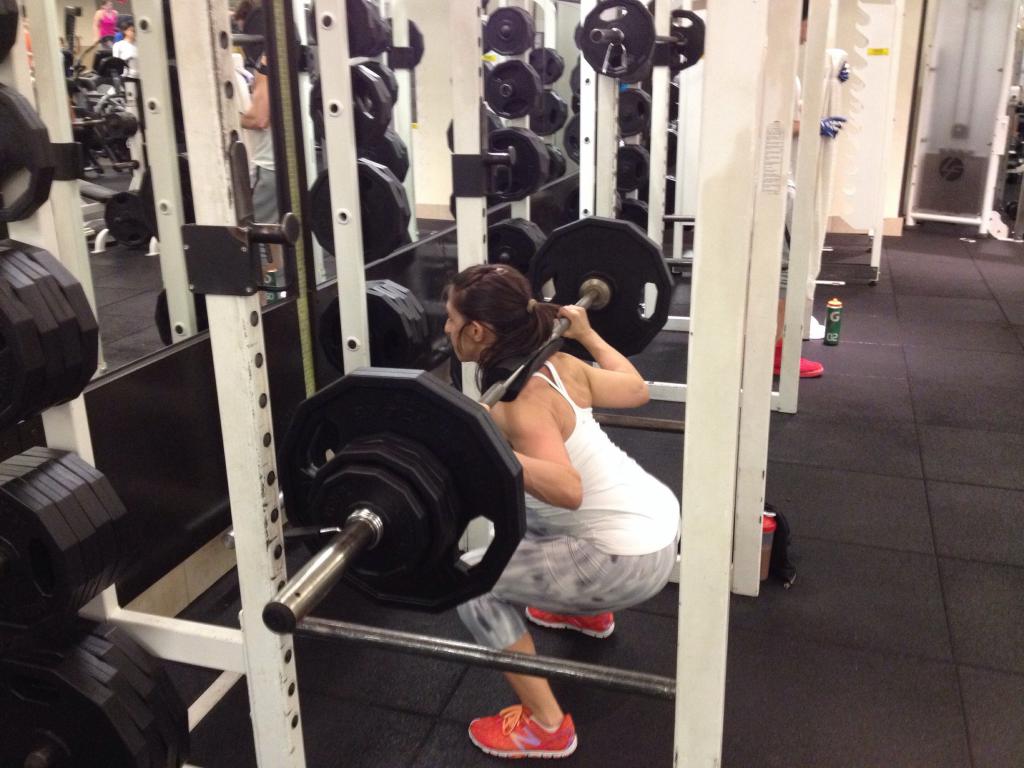 присед с весом