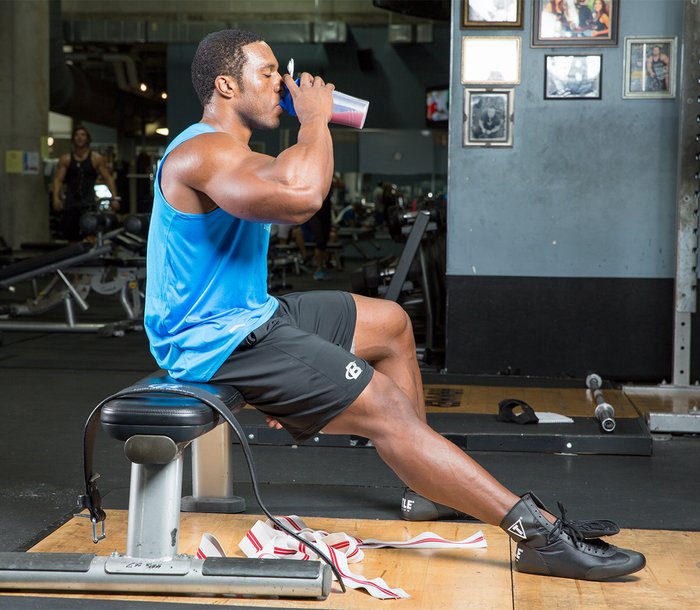 спортсмен в зале