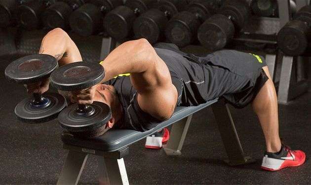 Фото французского жима с гантелями лежа