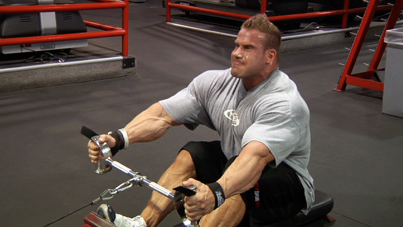 тяга блока к животу сидя