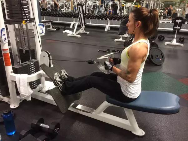 тяга узким хватом