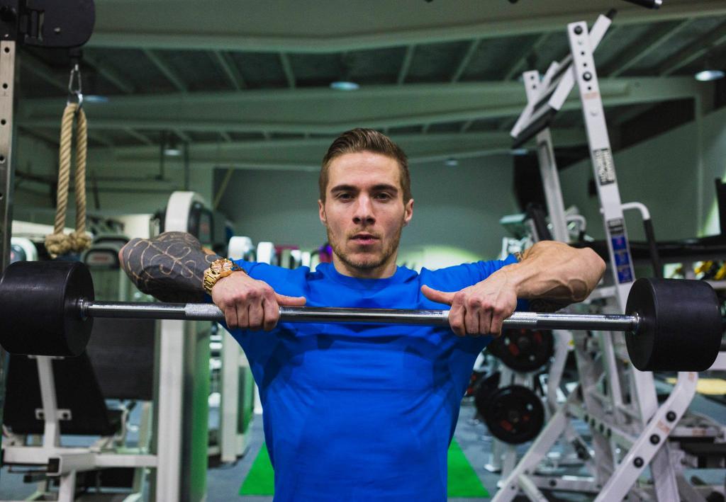 протяжка нижнего блока или штанги вдоль туловища