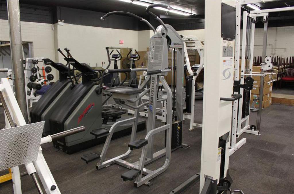 Отжимания на брусьях в гравитроне