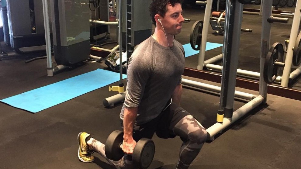 выпады с гантелями