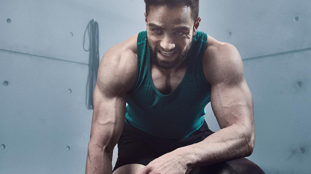 спортсмен занимается