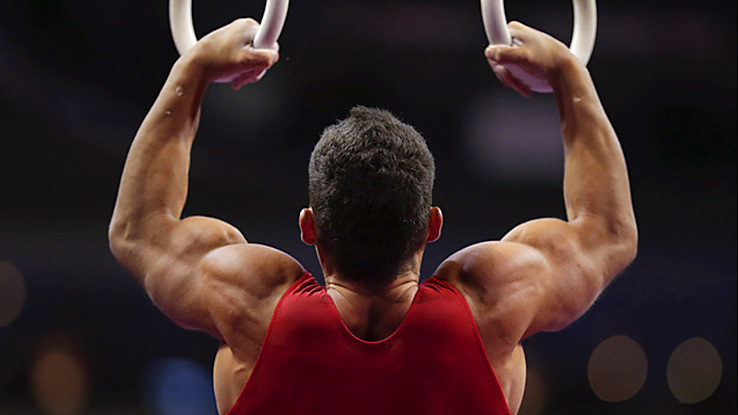 атлет тренируется