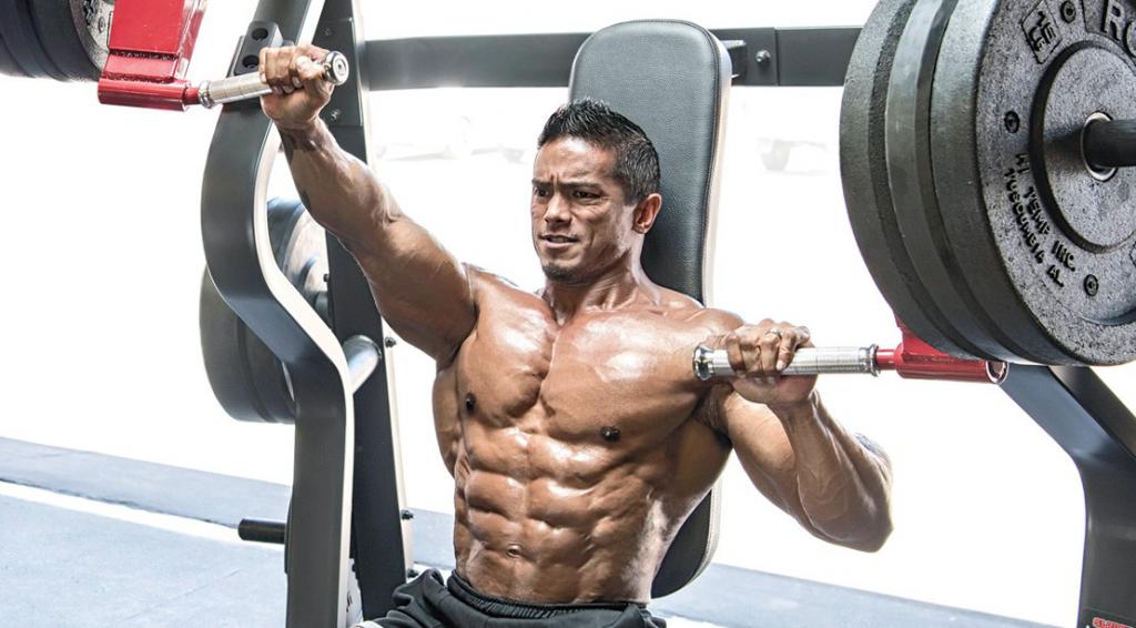 спортсмен занимается