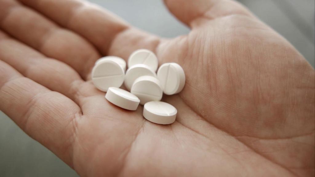 таблетки в руке