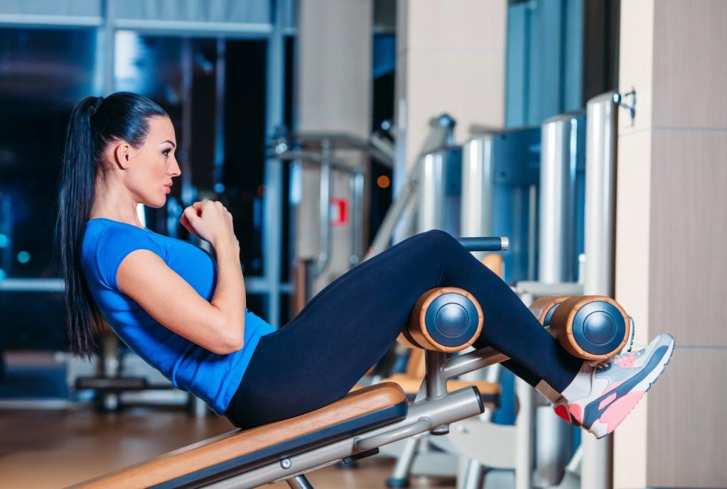 скручивания на скамье