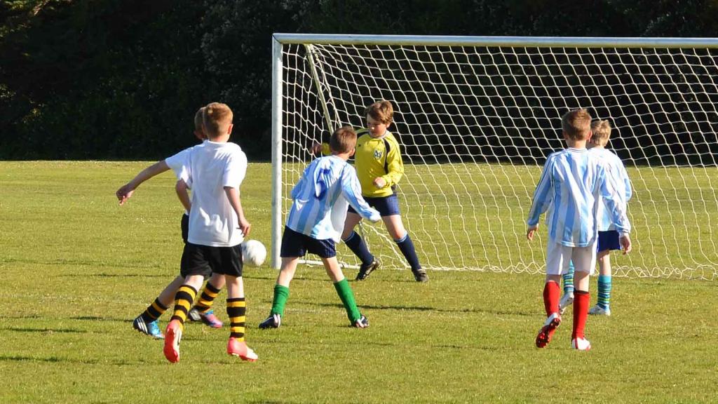 Как научиться играть в футбол с нуля