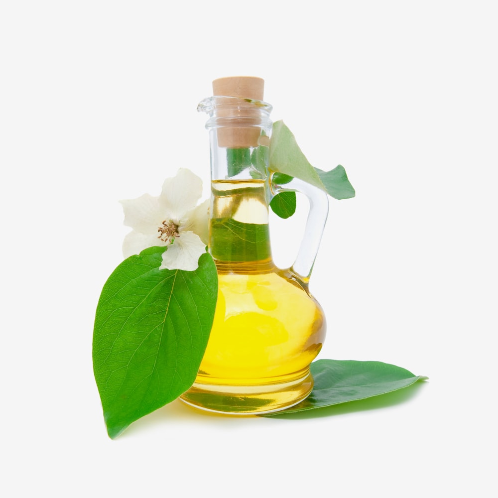 Флакон льняного масла.