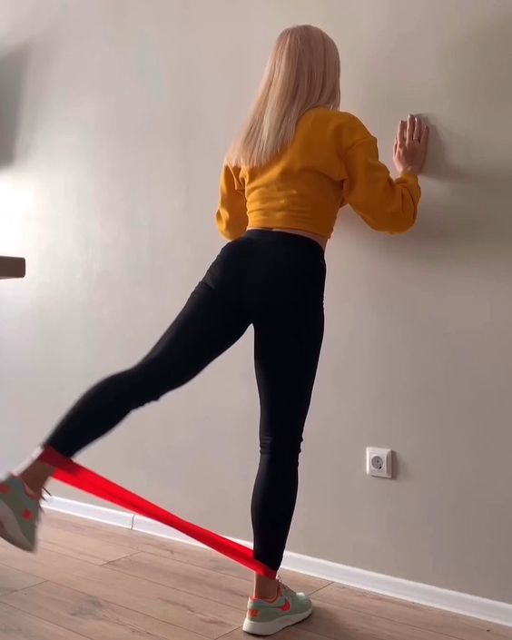 Отведение ног назад