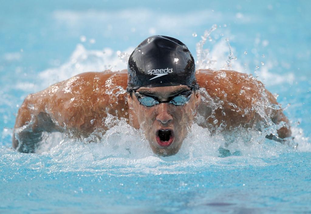 Пловец брассом: фаза гребка