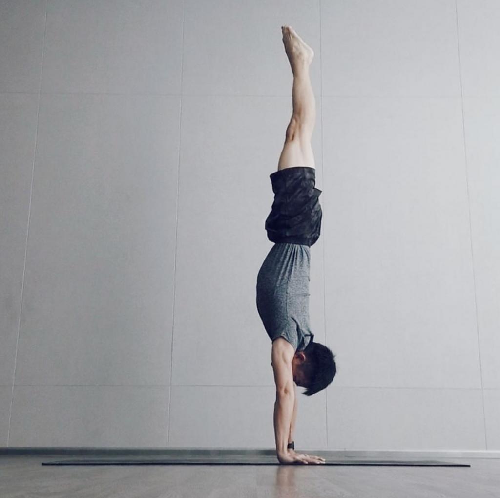 Стойка на руках