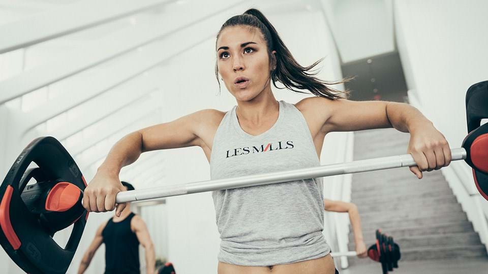 сильная девушка без мышечных объемов