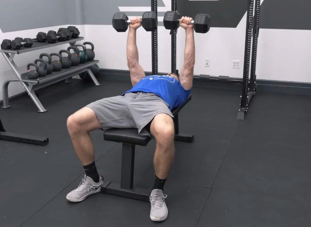 как накачать руки в домашних условиях