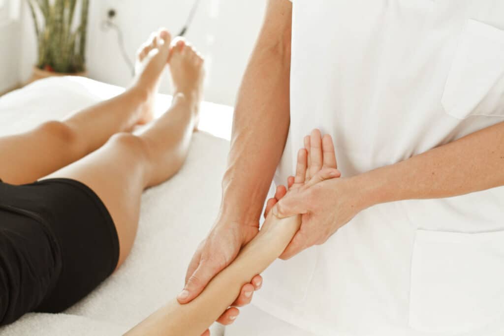 медиальный эпикондилит локтевого сустава симптомы и лечение