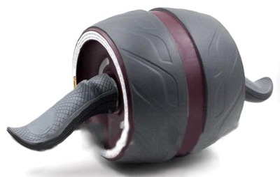 Gimnasticheskii rolik s vozvratnym mekhanizmom