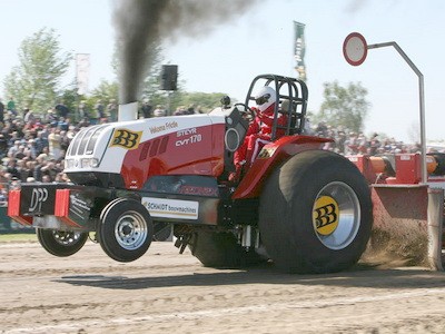 Gonki na traktorakh 3