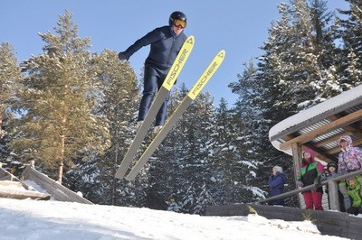Pryzhki na lyzhakh s tramplina 3