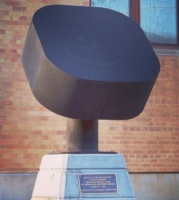 Pamiatnik 1 khokkeinoi shaibe